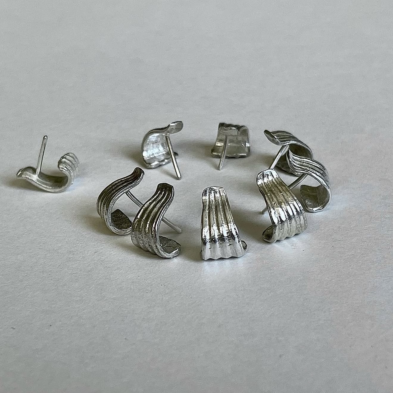 Small shell earring thumbnail 2